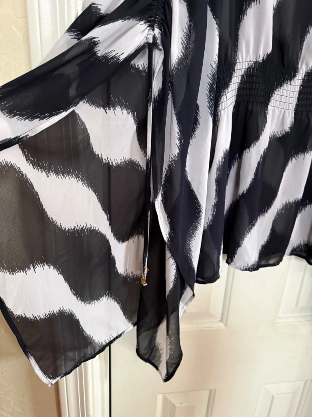VERY Vintage:: Michael Kors Navy Blue and White top in size L/XL